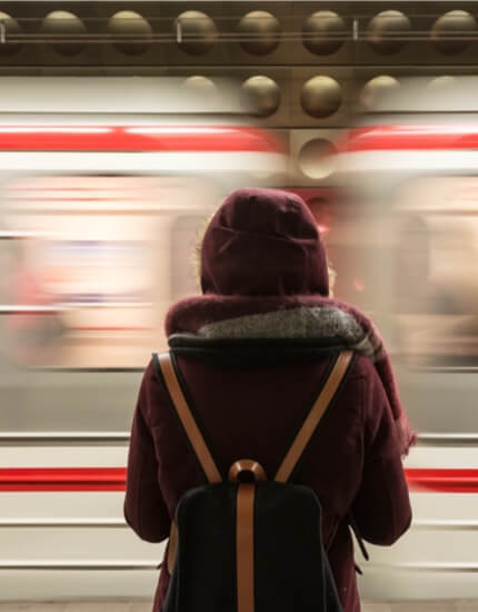 Girl in subway - Contact